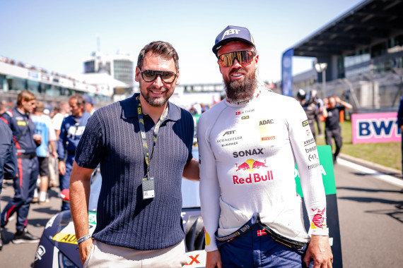 Patrick Helmes besuchte Abt Sportsline und Nicki Thiim (l-r)