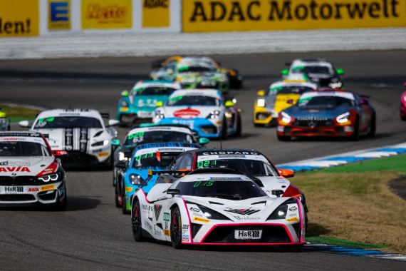 Sieg für den KTM X-Bow GT4 von Razoon - more than Racing