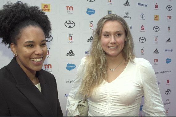 Im Interview sprechen Zweierbob-Pilotin Laura Nolte und Anschieberin Deborah Levi u.a. über das Event und blicken auf ihre Zeit in Peking zurück.