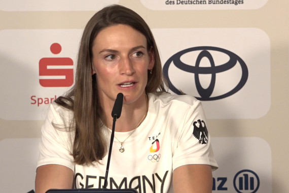 Olympiasiegerin Ricarda Funk hat im Rahmen der Pressekonferenz vor Beginn der Spiele in Paris u.a. über die Besonderheiten des Kanals und die neuen Boote gesprochen.