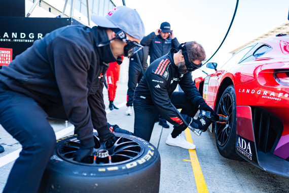 Sebastian Vollmer zeigte vollen Einsatz bei der Pitstop-Challenge am Mercedes-AMG GT3