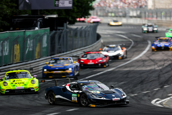 Ferrari-Fahrer Jack Aitken ist als Tabellenzweiter im Titelkampf voll dabei