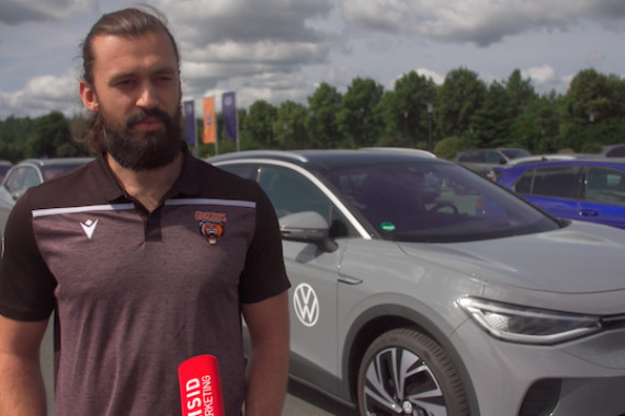 Interview mit dem Dominik BIttner am Rande der Driving Experience des DEL-Vize-Meisters Grizzlys Wolfsburg.