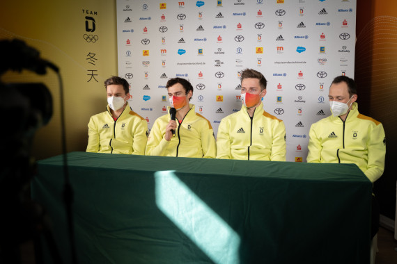 Am Tag nach dem Gewinn der Silbermedaille haben die Nordischen Kombinierer um Eric Frenzel, Vinzenz Geiger, Manuel Faißt und Julian Schmid über ihren Erfolg gesprochen.
