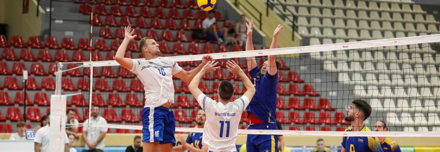 Ein Actionbild vom Volleyball
