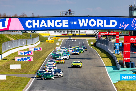 Start frei für die Saison 2022 der ADAC GT4 Germany