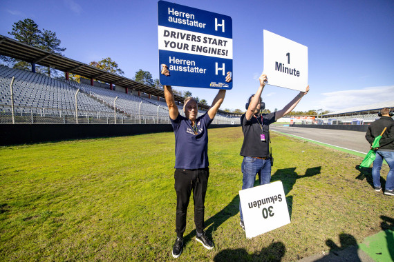 Kult-Reporter Kai Ebel schickte die Piloten ins Samstagsrennen