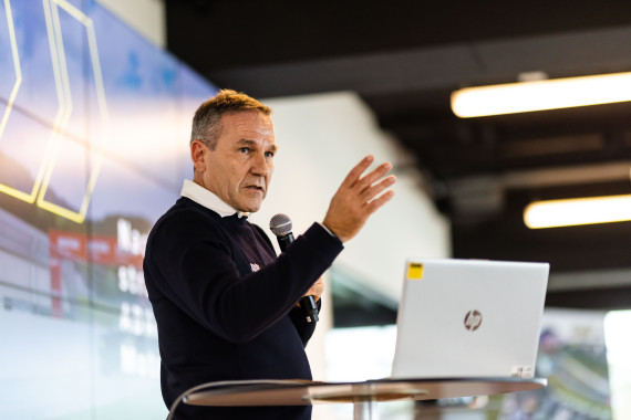 ADAC Motorsportchef Thomas Voss beim Partner-Workshop