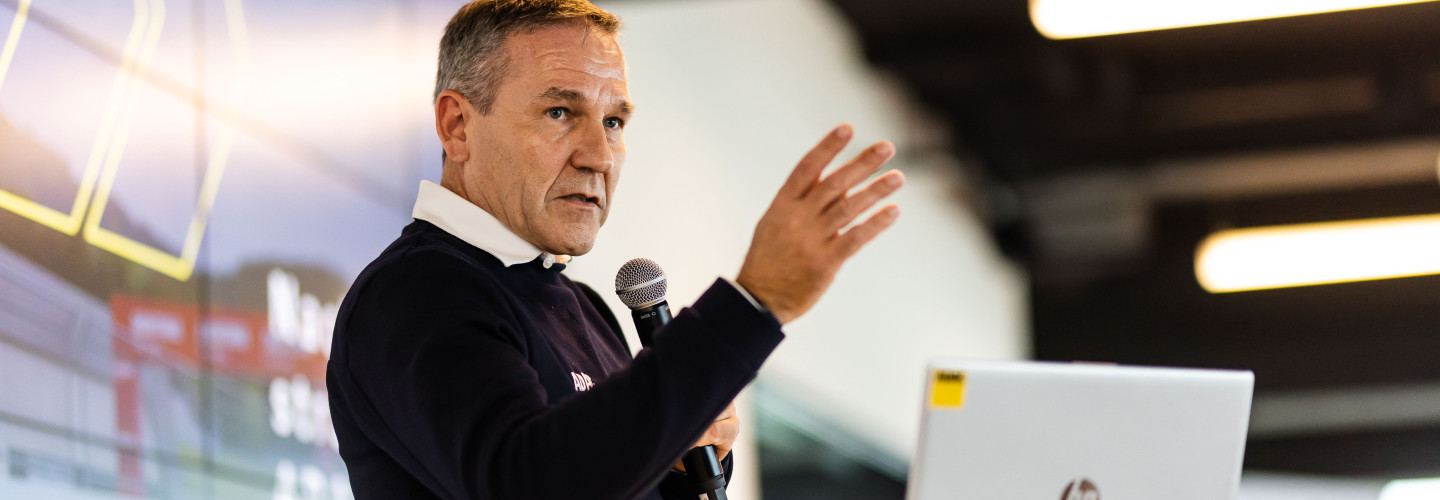 ADAC Motorsportchef Thomas Voss beim Partner-Workshop