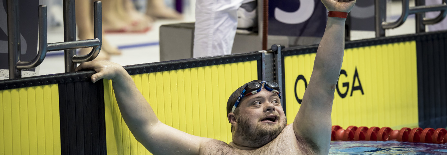 Gemeinsames Zeichen für Inklusion beim FINA-Weltcup in Berlin