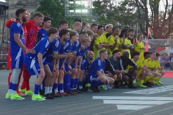 Um Vorfreude auf die EURO 24 in Deutschland zu wecken, touren adidas und Elias Nerlich diesmal nach Leipzig,