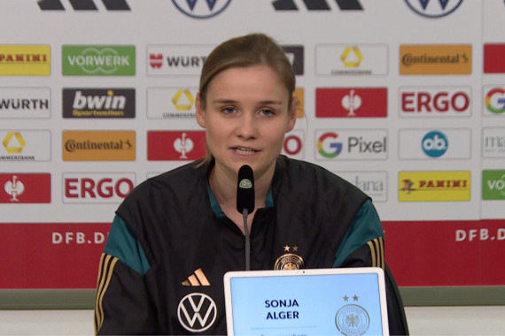 In der Pressekonferenz sprach DFB-Pressesprecherin Sonja Alger über das Thema Gender Care Gap und traditionelle Arbeitsteilung in Zusammenarbeit mit Vorwerk.