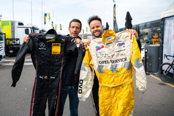 Manuel Reuter und Jules Gounon (l-r) tauschten ihre Rennanzüge