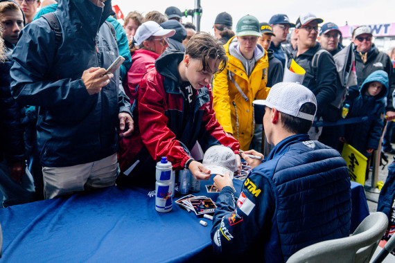 Thierry Vermeulen erfüllte bei seinem Heimspiel viele Autogrammwünsche