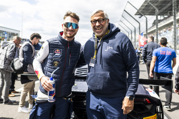 Jimmy Hartwig (rechts) besuchte DTM-Champion Mirko Bortolotti