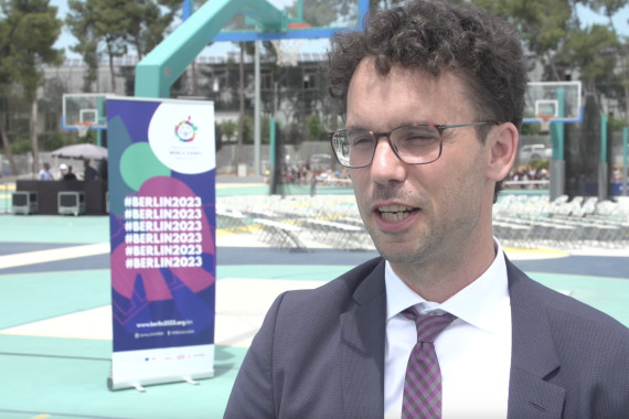 Im Interview spricht Sven Albrecht, Geschäftsführer Special Olympics World Games Berlin 2023, u.a. über die Entzündung der „Flame of Hope“ im Tempel Zappeion Megaron in Athen.