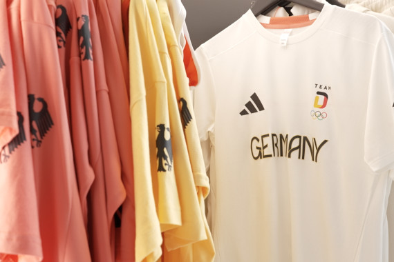 Schnittbilder von den ausgestellten Kollektionen.