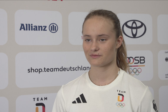 Im Interview spricht BMX-Rennfahrerin Alina Beck u.a. über die Besonderheit der Einkleidung sowie ihre Ziele als jüngste Starterin bei Olympia.