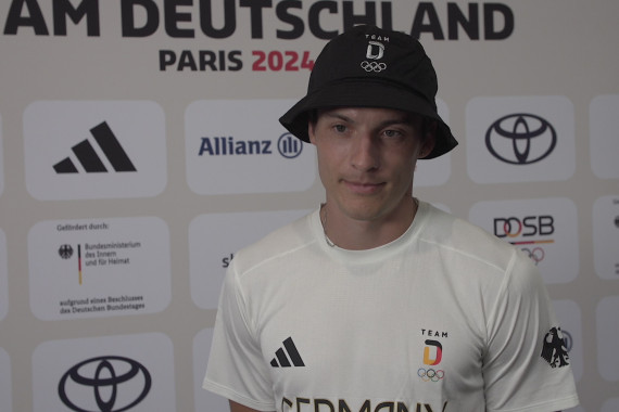 Im Interview spricht Stabhochspringer Oleg Zernikel u.a. über den Look von Team D für Olympia und seine Ziele in Paris.