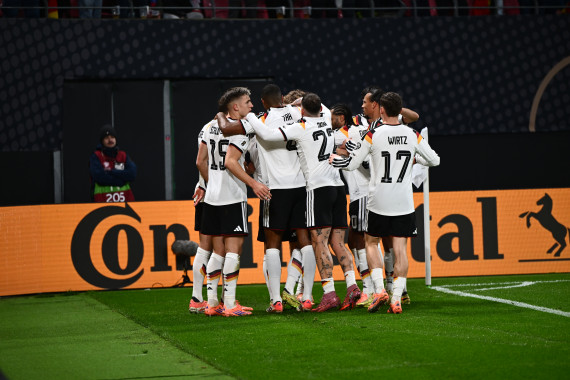 Die sichtbare Continental-Bande begleitet die Mannschaft auch weiterhin im und rund ums Spiel – im Stadion und auf den Bildschirmen von Millionen Fußballfans.