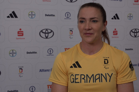 Im Interview spricht die zweimalige Paralympics-Siegerin Edina Müller u.a. über die Einkleidung und ihre Vorbereitung vor den Paralympischen Spielen.