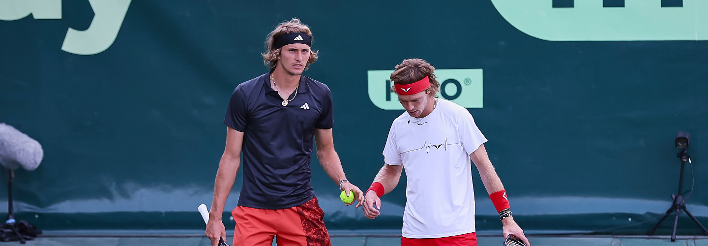 Alexander Zverev (links) und Andrey Rublev gehören zu den heißesten Titelanwärtern im Doppel
