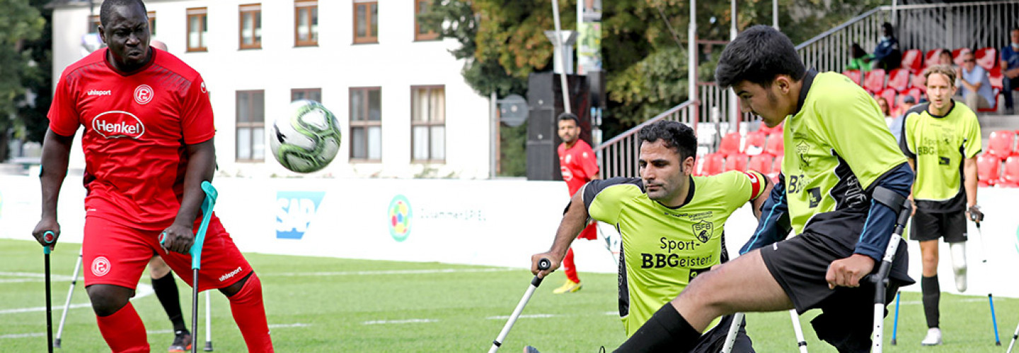 Sentoji Ogunbiyi (li) Treffer steht zur Auswahl für das „Tor des Monats" September.