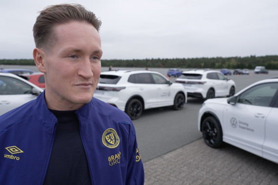 Im Interview spricht Ron-Thorben Hoffmann, Torhüter und Kapitän von Eintracht Braunschweig, u.a. über das kommende Spiel gegen Greuther Fürth sowie die Bedeutung der Teambuilding-Maßnahme.