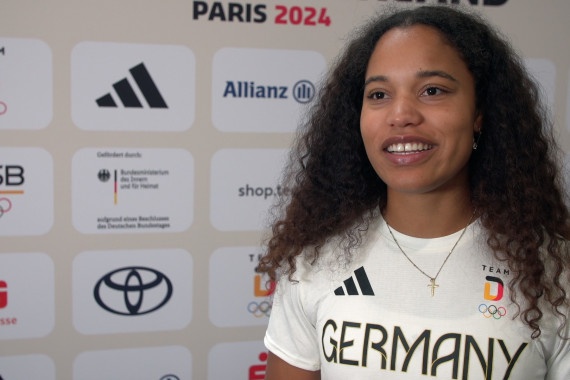 Im Interview spricht Kugelstoßerin Yemisi Ogunleye über die Einkleidung und ihre Ziele für die Olympischen Spiele in Paris.