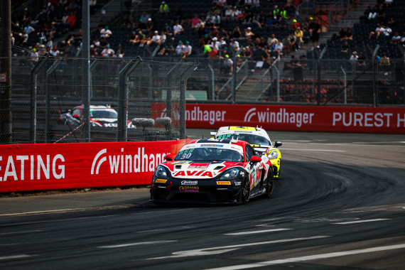 Ganze vorne auf dem Norisring lagen zwei Porsche von AVIA W&S Motorsport