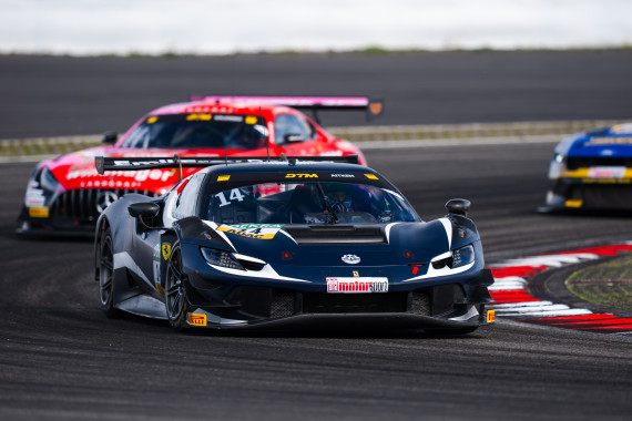 Ferrari-Pilot Jack Aitken entschied die erste DTM-Session am Vormittag für sich