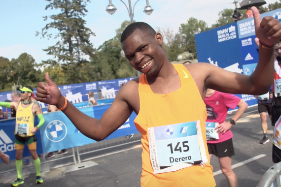 Schnittbilder von Nyasha Derera beim Berlin-Marathon