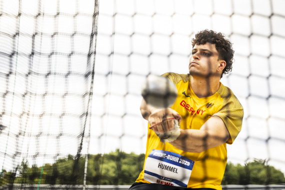 Merlin Hummel (IU Internationale Hochschule) gewinnt Silber im Hammerwurf