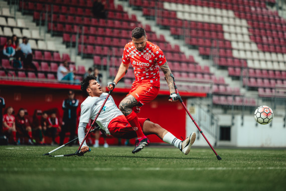 Ein Zweikampf während des Spiels des 1.FSV Mainz 05 gegen den HSV