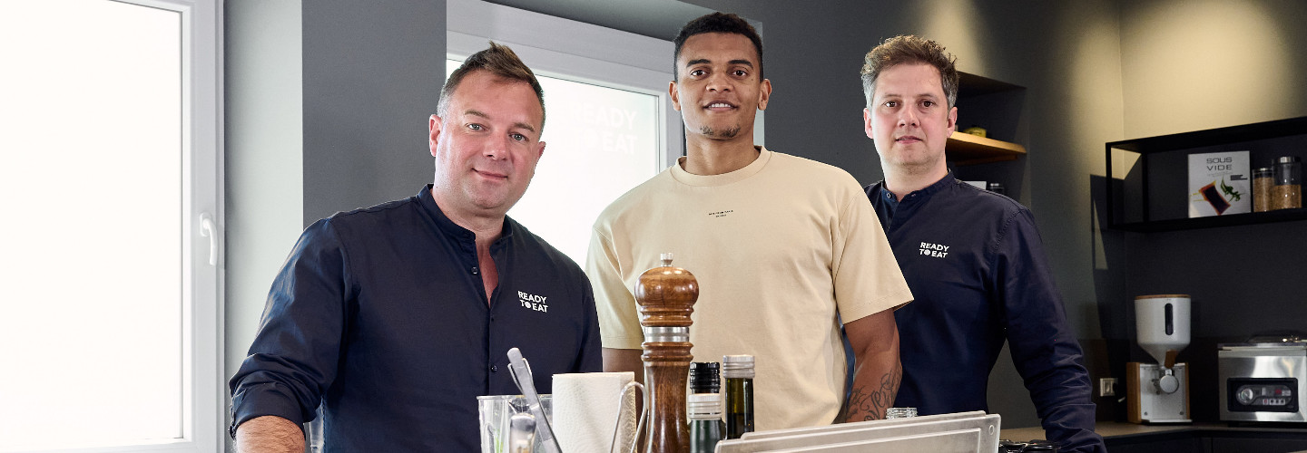 Manuel Akanji bei READY TO EAT