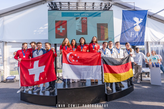 2 Siegerehrung Dynamic 4-way v.l.n.r. Schweiz, Singapur, Deutschland credits Ewan Cowie .jpg