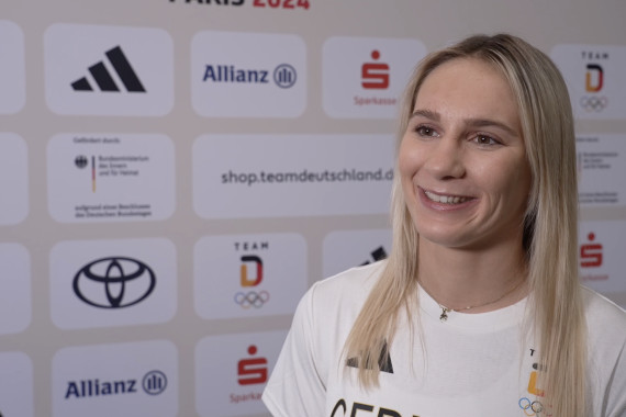 Im Interview spricht Ringerin Luisa Niemesch u.a. über die Einkleidung und ihre Vorfreude auf die Olympischen Spiele in Paris.