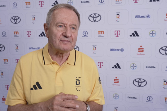 Im Interview spricht DBS-Präsident Friedhelm Julius Beucher über die Einkleidung, die erstmals gemeinsam für olympische und paralympische Athleten stattfindet. Außerdem blickt er auf die Spiele in Paris und spricht über das Thema Sicherheit.
