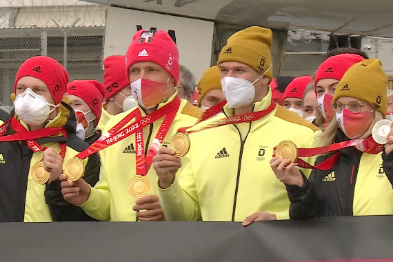 Schnittbilder vom Rollfeld.mov