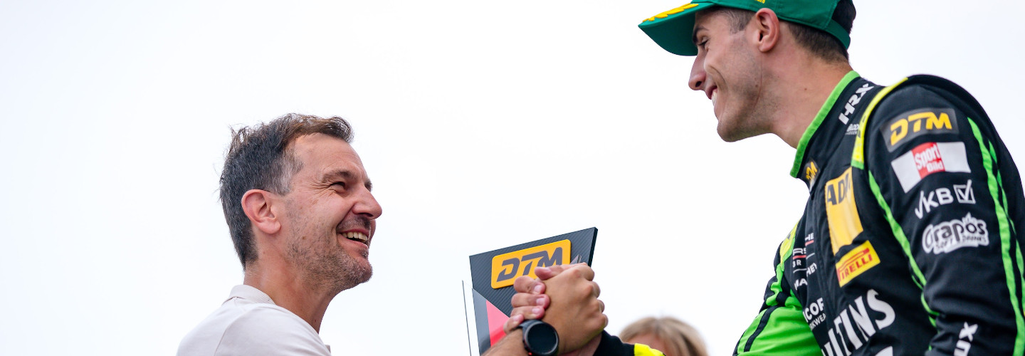 Tischtennis-Legende Timo Boll übergibt DTM-Pokal