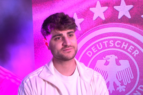 Im Interview spricht adidas-Markenbotschafter und Twitch-Streamer Elias Nerlich u.a. über das "Lass Zocken"-Finale in Berlin und die anstehende EM.