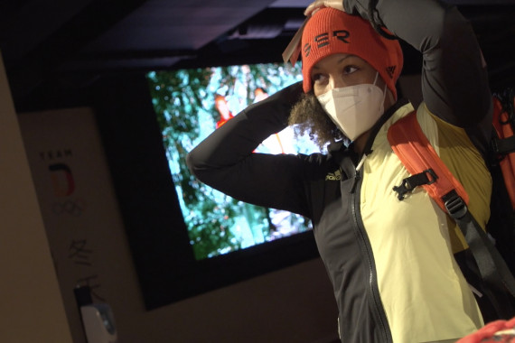 Schnittbilder der Rennrodler und der Bobfahrer