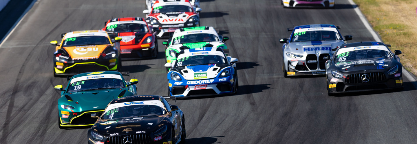 Volles Feld in der ADAC GT4 Germany: Ganz vorne der Mercedes-AMG von BCMC Motorsport