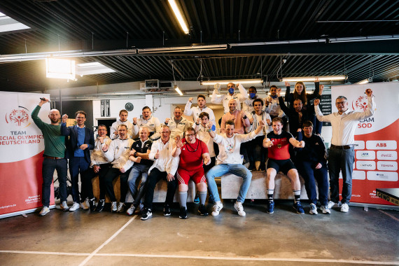 Freude bei Special Olympics Athlet*innen aus Berlin und Thüringen über ihre Nominierung für das TeamSOD für die Special Olympics World Games Berlin 2023. Die Bekanntgabe erfolgte im Rahmen eines Presse-Events von SOD am 07.11.2022 in der adidas Sports Base in Berlin.