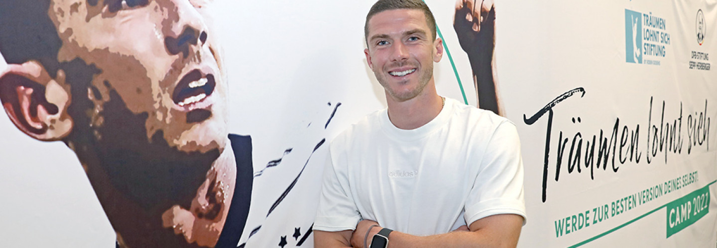 Auch deshalb will ich Menschen helfen und Leben verändern“, sagte Gosens bei seinem Blitzbesuch in Berlin.