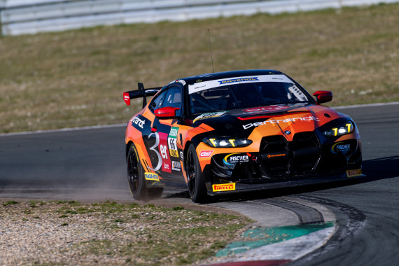 Der BMW M4 GT4 Evo von ME Motorsport komplettierte die Top Drei in Oschersleben