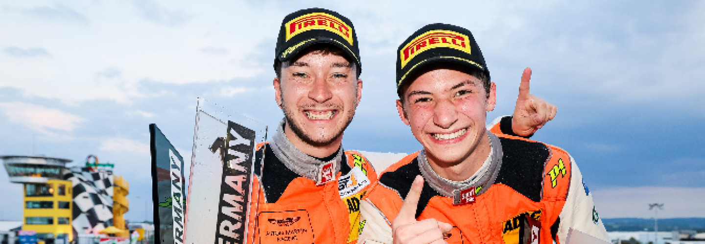 Strahlende Sieger mit Pokal: Mike David Ortmann (li.) und Hugo Sasse