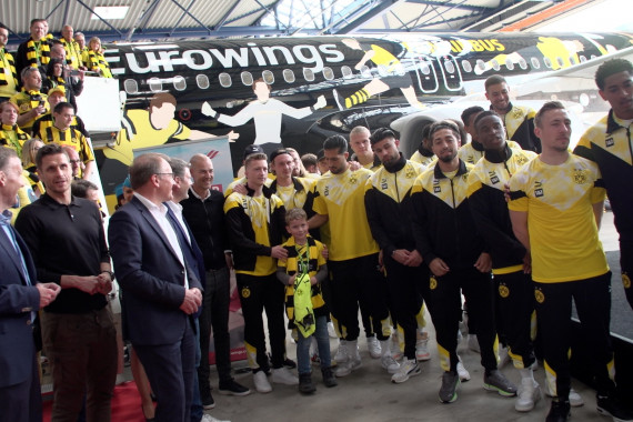 BVB-Stars übergeben Fanairbus