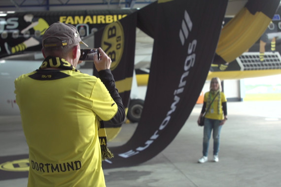 Schnittbilder: BVB-Fan-Airbus Übergabe