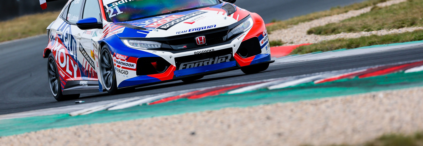 Die ADAC TCR Germany startet in die siebte Saison, die schnellste Zeit beim Test fuhr Simon Ladniak